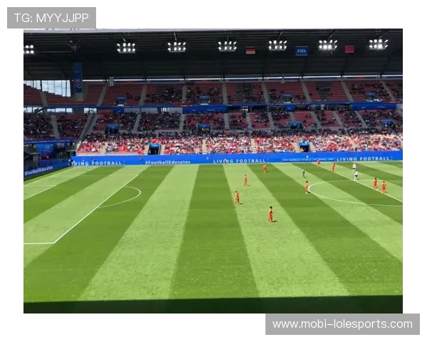 足球球星早读：解锁足坛动态、球员心路与赛事前瞻的全方位指南